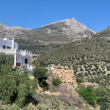 3 Bedroom With Private Pool And Mountain View Holiday home *