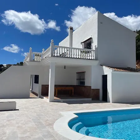 3 Bedroom With Private Pool And Mountain View Holiday home *